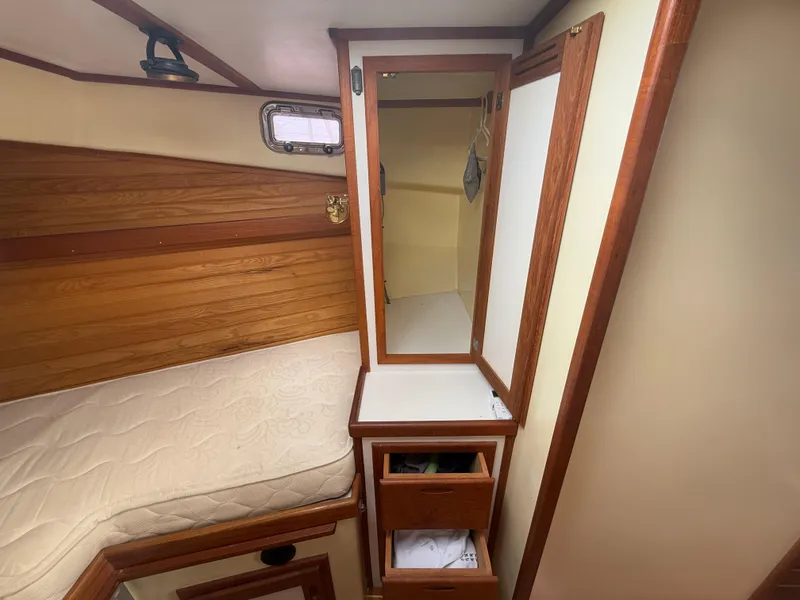 Slide: The Image of Duffy 37 Downeast 2005 - 13