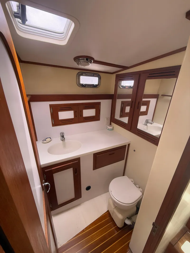 Slide: The Image of Duffy 37 Downeast 2005 - 15