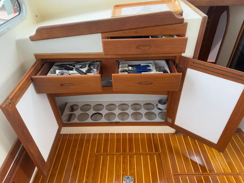 Slide: The Image of Duffy 37 Downeast 2005 - 17