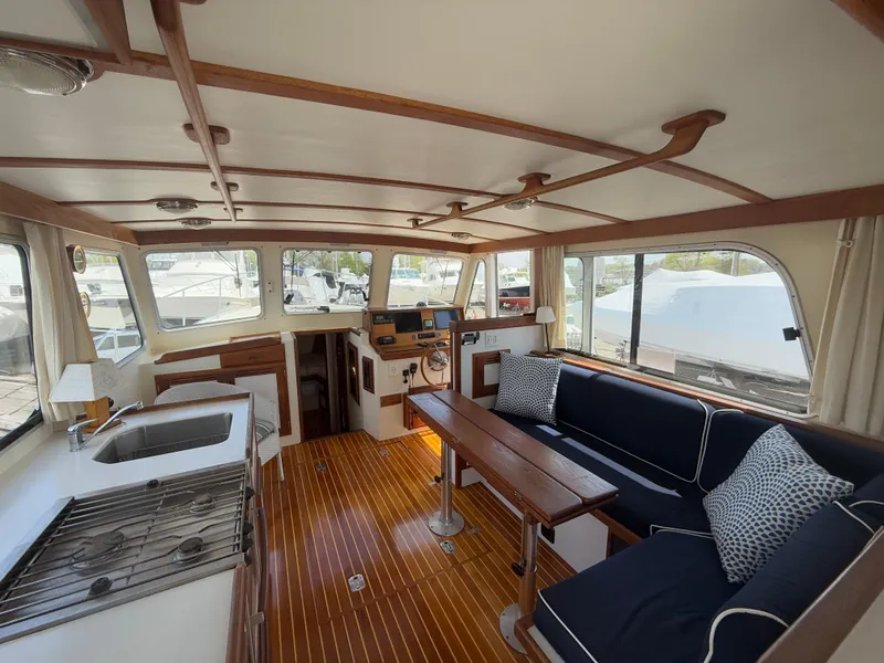 Slide: The Image of Duffy 37 Downeast 2005 - 3