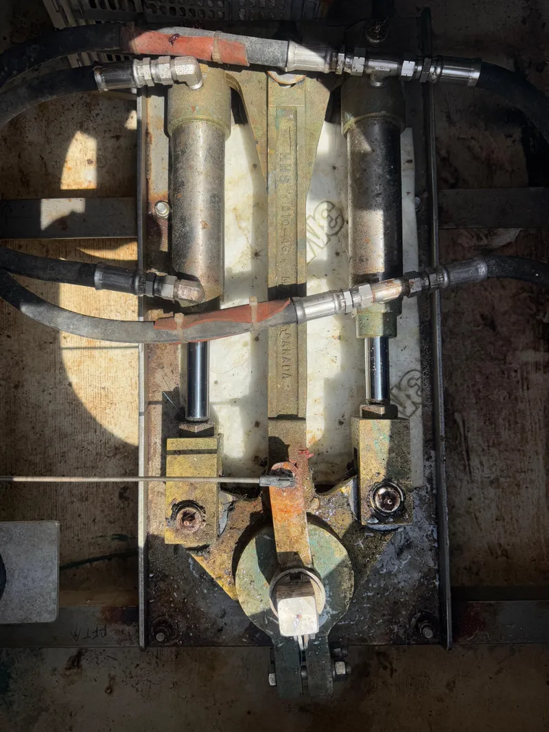 Slide: The Image of Duffy 37 Downeast 2005 - 34