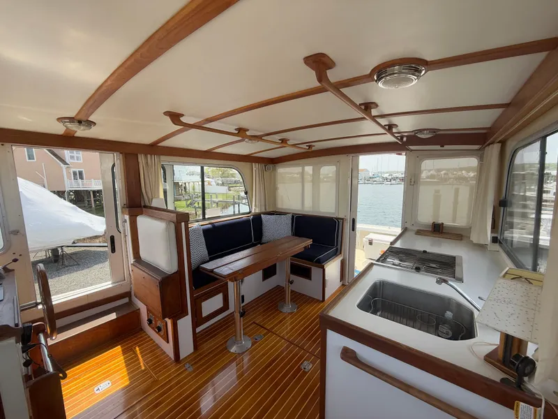 Slide: The Image of Duffy 37 Downeast 2005 - 5