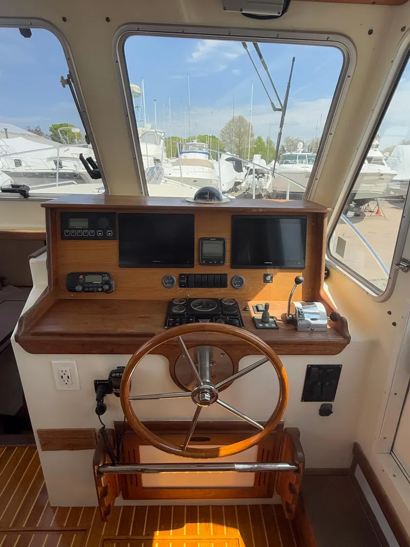 Slide: The Image of Duffy 37 Downeast 2005 - 7