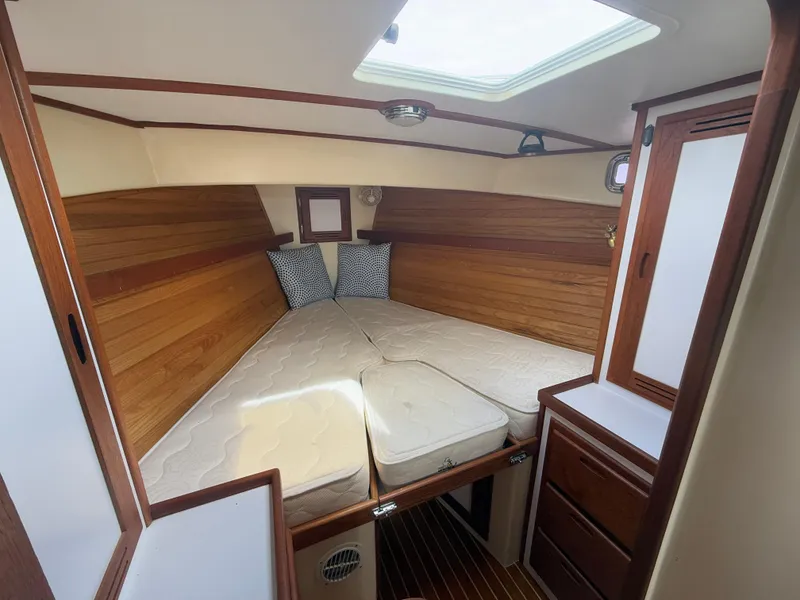 Slide: The Image of Duffy 37 Downeast 2005 - 9