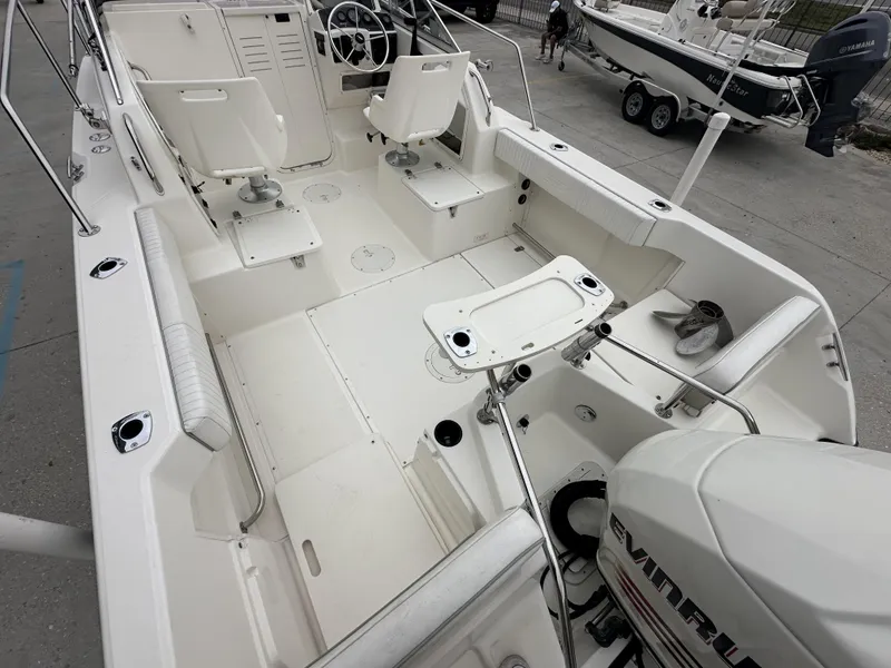 Slide: The Image of 1998 Boston Whaler 21 Conquest boat interior with seating and Evinrude outboard motor. - 10
