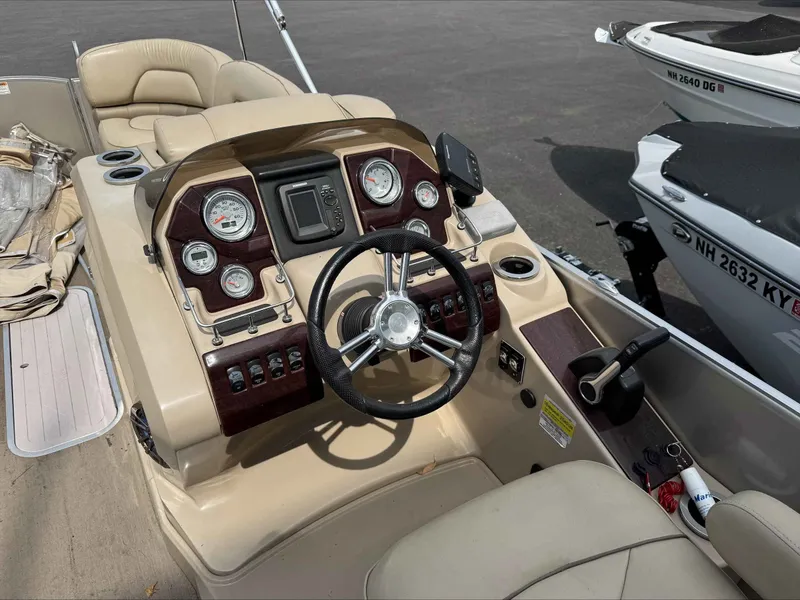 Slide: The Image of Sylvan MANDALAY 8525 LZ RE 2013 - 6