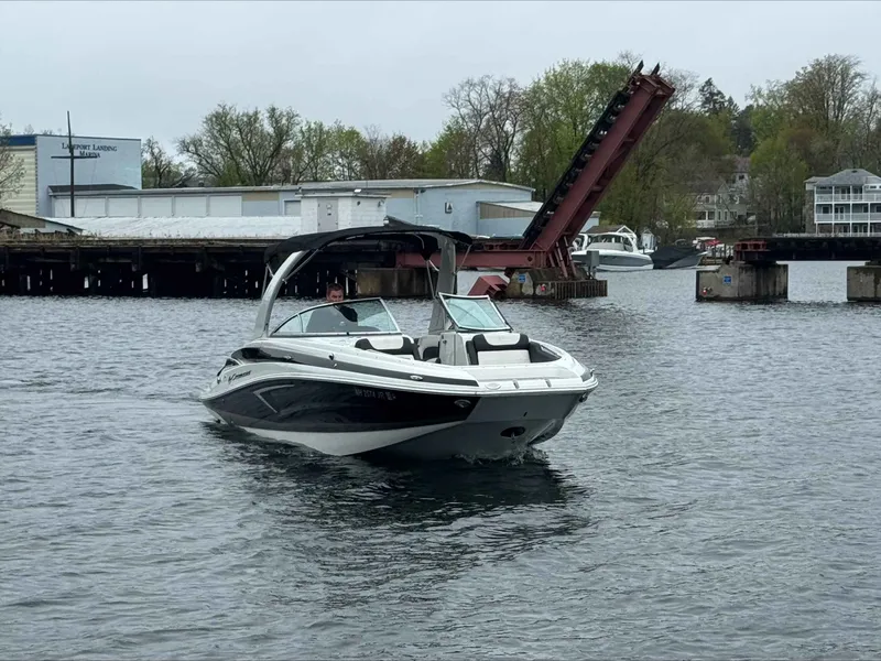 Slide: The Image of Crownline Boats 270 2020 - 4