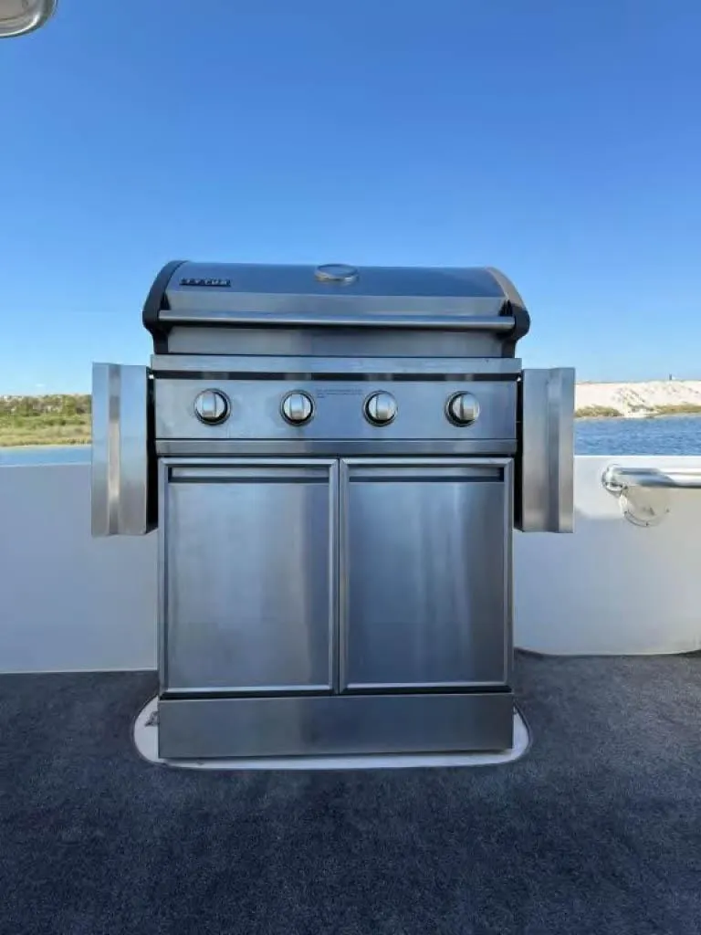 Slide: The Image of Stainless steel grill on Horizon E 65 yacht deck, 2000 model, with ocean view. - 25