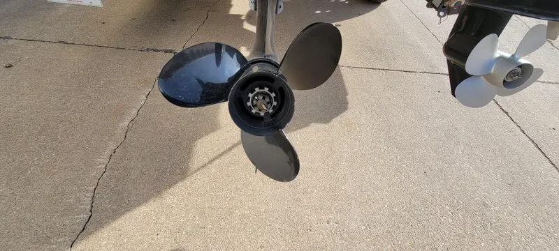 Slide: The Image of Propeller of a 2004 Sylvan F 1800 AVENGER boat on concrete surface. - 22
