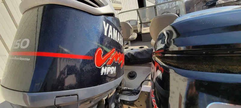 Slide: The Image of 2004 Sylvan F 1800 Avenger with Yamaha VMAX HPDI outboard motor. - 7