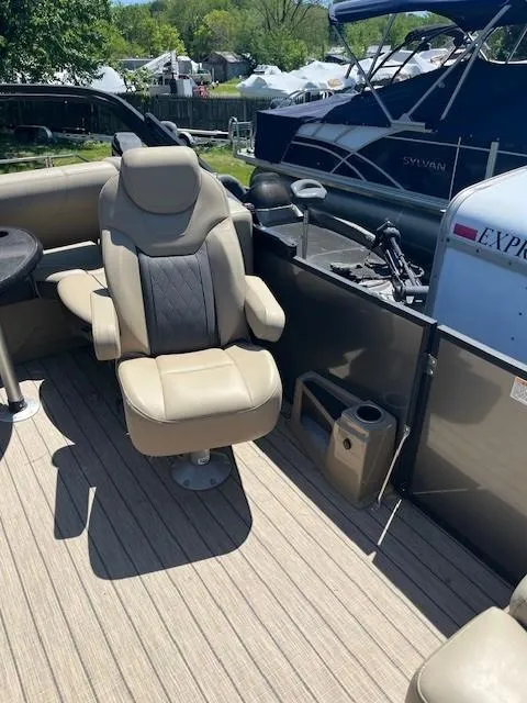Slide: The Image of Captain's chair on 2023 Starcraft SLS3 Q DH boat, with beige upholstery and wood-textured flooring. - 9