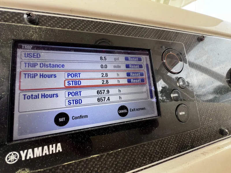 Slide: The Image of Yamaha boat display showing trip and total hours for Grady-White 336 Canyon, 2015 model. - 25