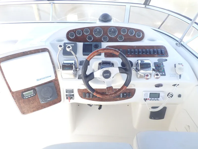 Slide: The Image of Helm of 2006 Meridian 411 Sedan with steering wheel and control panel. - 31