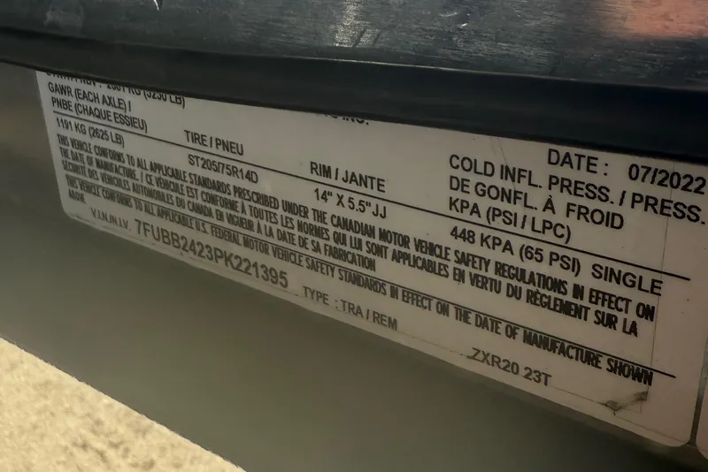 Slide: The Image of Label on 2023 Skeeter ZXR 20, showing tire and pressure specifications, manufactured 07/2022. - 34