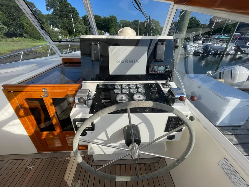 Slide: The Image of Helm of 1997 Little Harbor WhisperJet 36 with Garmin navigation system and wooden accents. - 4