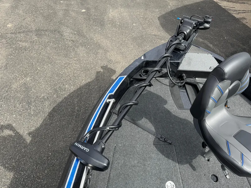 Slide: The Image of Bow of Nitro ZV21 Pro 2025 boat with Garmin trolling motor and seating. - 19