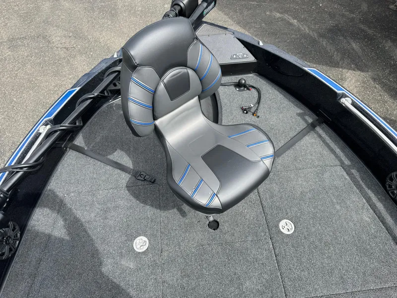 Slide: The Image of 2025 Nitro ZV21 Pro boat seat with blue accents on a gray deck. - 22