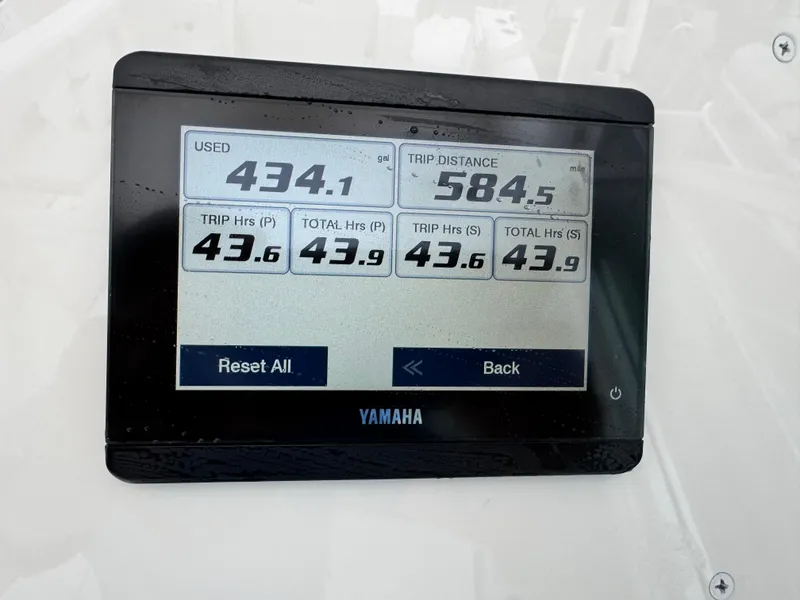 Slide: The Image of Yamaha display showing trip data: 434.1 miles used, 584.5 miles distance, 43.6 hours. - 25