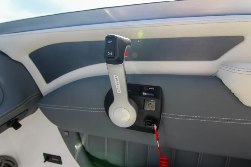 Slide: The Image of Throttle control lever on 2021 Cobalt 25SC boat interior. - 44