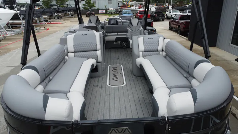 Slide: The Image of Avalon CAT VRBA25T 2025 - 20