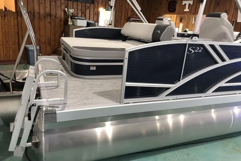 Slide: The Image of 2026 Bennington S Swingback 22 SSB SPS pontoon boat with sleek design and comfortable seating. - 6