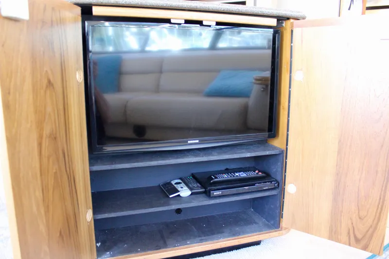 Slide: The Image of Entertainment center with TV and remote in Bayliner 4788 Motoryacht, 1999 model. - 37