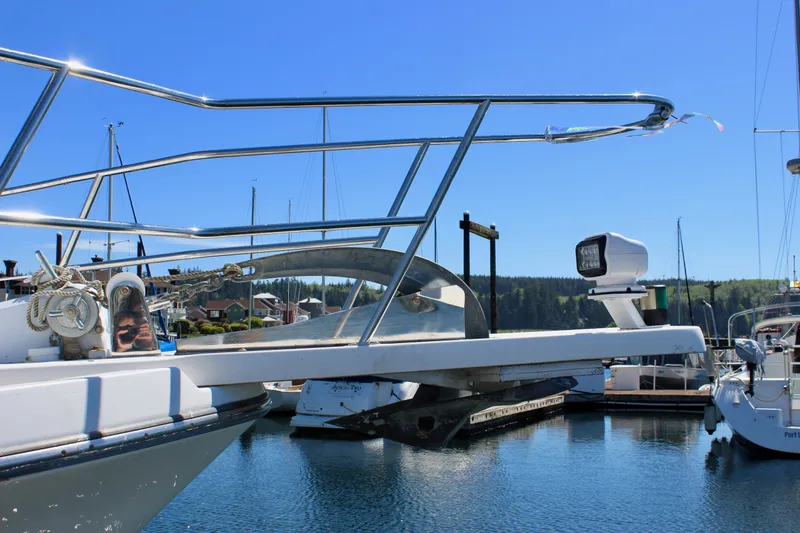 Slide: The Image of 1999 Bayliner 4788 Motoryacht docked in a sunny marina. - 5