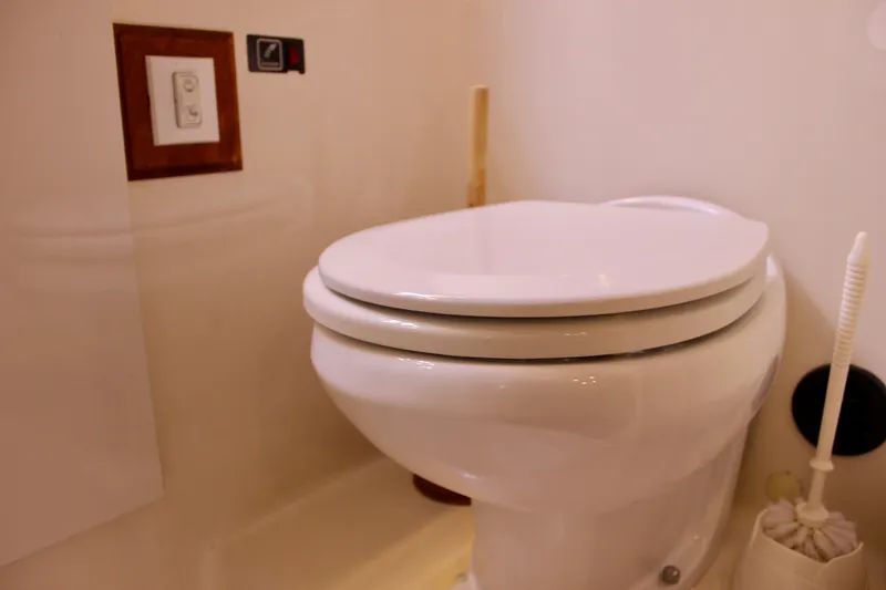 Slide: The Image of Bayliner 4788 Pilot House Motoryacht 1999 - 53