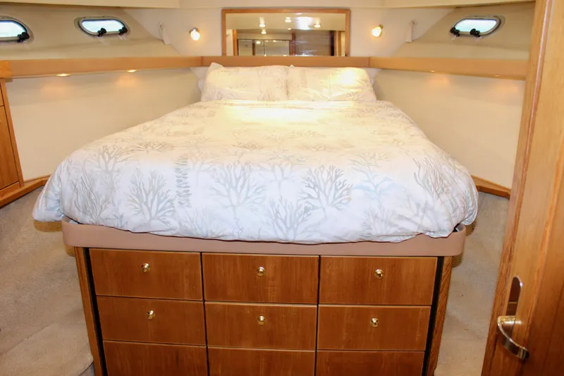 Slide: The Image of Bayliner 4788 Pilot House Motoryacht 1999 - 61
