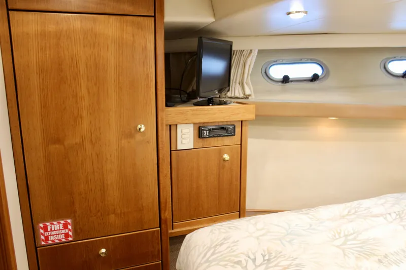 Slide: The Image of Bayliner 4788 Pilot House Motoryacht 1999 - 62