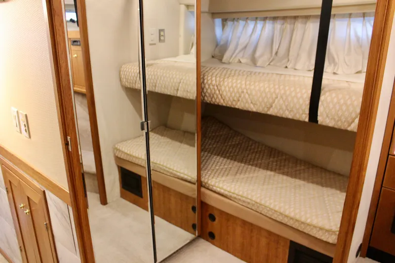 Slide: The Image of Bayliner 4788 Pilot House Motoryacht 1999 - 64