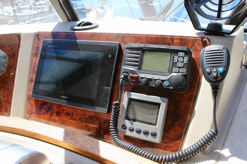 Slide: The Image of Bayliner 4788 Pilot House Motoryacht 1999 - 70