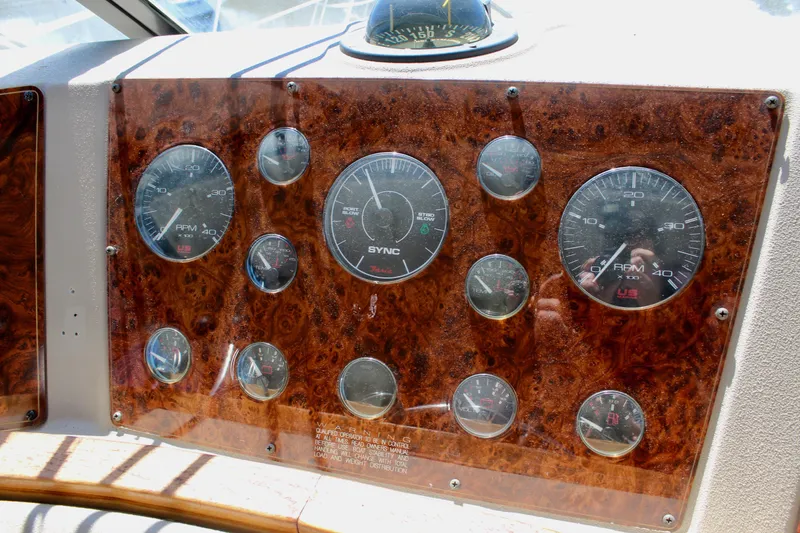 Slide: The Image of Bayliner 4788 Pilot House Motoryacht 1999 - 71