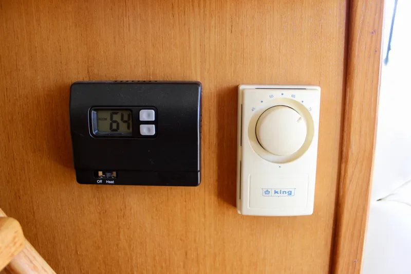 Slide: The Image of Bayliner 4788 Pilot House Motoryacht 1999 - 76