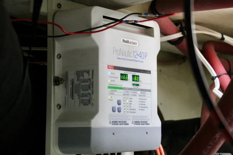 Slide: The Image of Bayliner 4788 Pilot House Motoryacht 1999 - 77