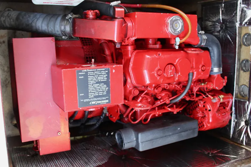 Slide: The Image of Bayliner 4788 Pilot House Motoryacht 1999 - 78