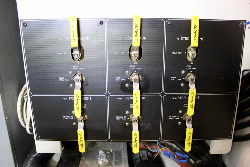 Slide: The Image of Bayliner 4788 Pilot House Motoryacht 1999 - 79