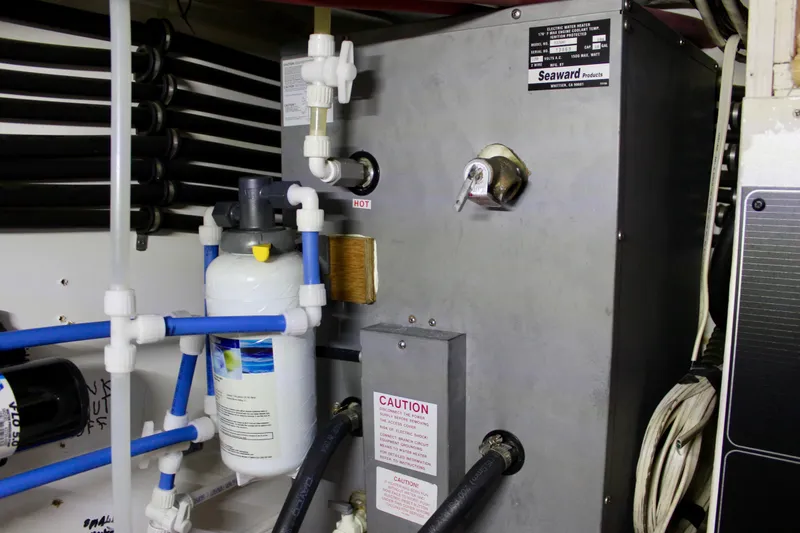 Slide: The Image of Bayliner 4788 Pilot House Motoryacht 1999 - 80