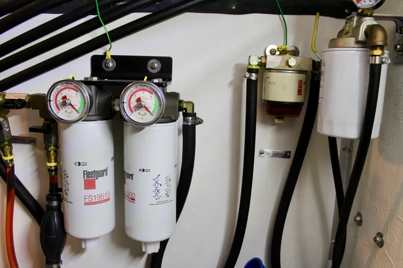 Slide: The Image of Bayliner 4788 Pilot House Motoryacht 1999 - 81