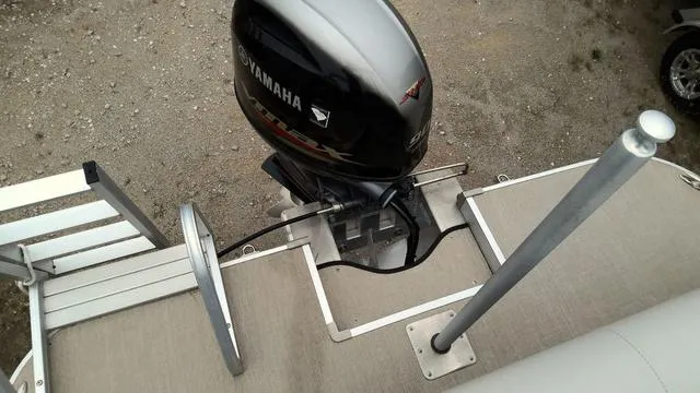 Slide: The Image of Pontoon boat with Yamaha outboard motor, SunCatcher V20 F, 2019 model, viewed from above. - 9