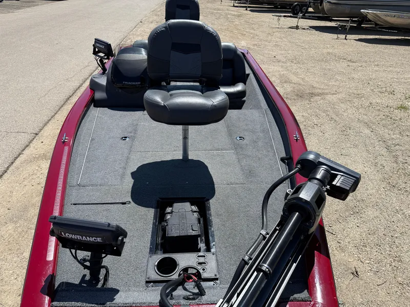 Slide: The Image of 2019 Tracker Pro Team 175 TXW fishing boat with seating and equipment on deck. - 8