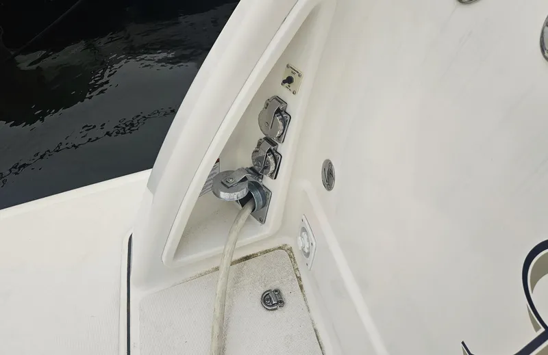 Slide: The Image of Tiara 4300 Sovran 2006 - 10