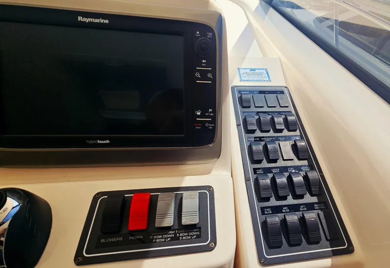 Slide: The Image of Tiara 4300 Sovran 2006 - 24