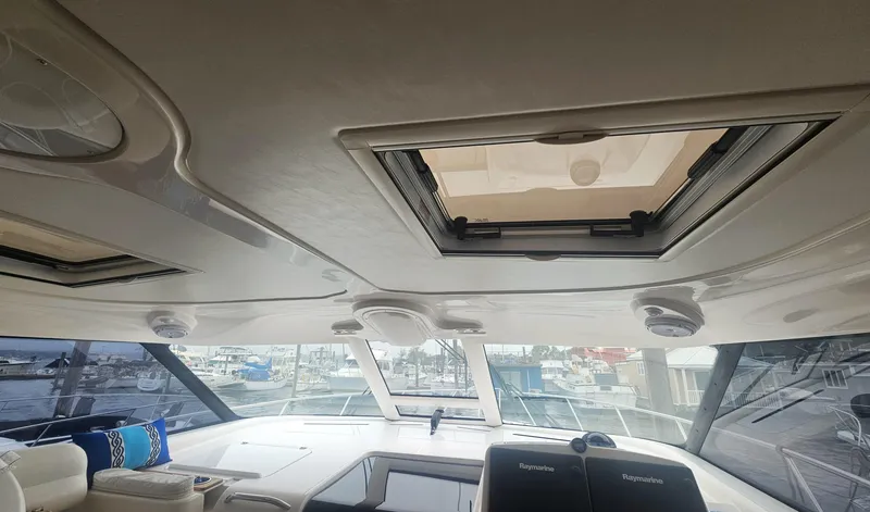 Slide: The Image of Tiara 4300 Sovran 2006 - 25