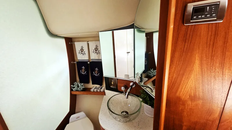 Slide: The Image of Tiara 4300 Sovran 2006 - 31