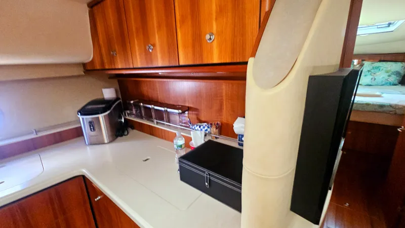 Slide: The Image of Tiara 4300 Sovran 2006 - 38