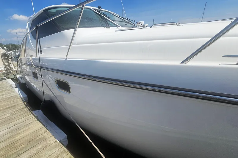 Slide: The Image of Tiara 4300 Sovran 2006 - 4