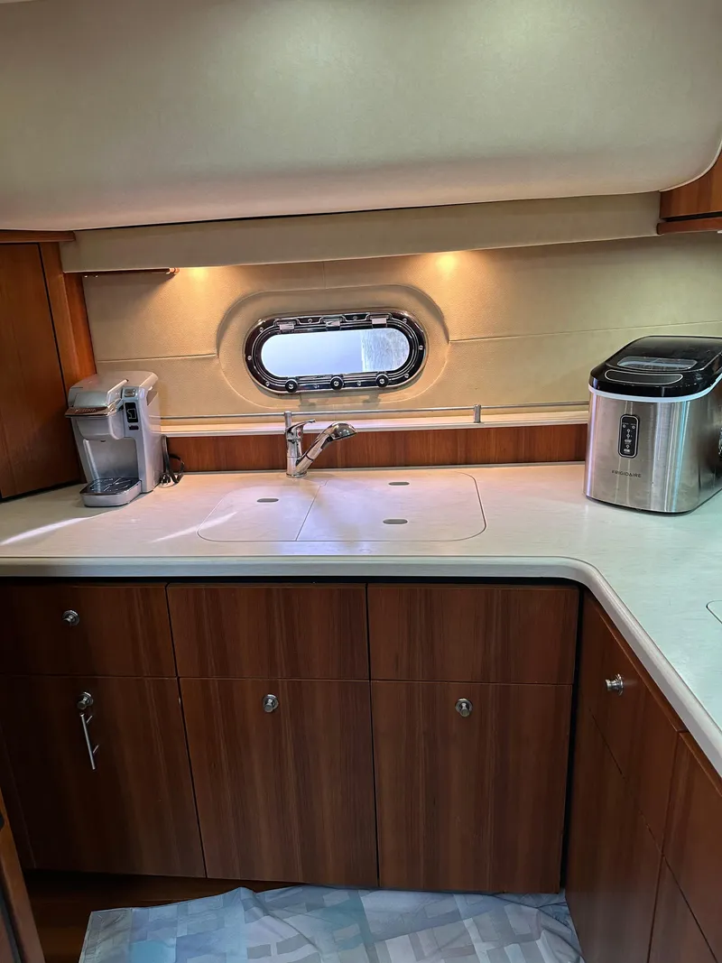 Slide: The Image of Tiara 4300 Sovran 2006 - 40