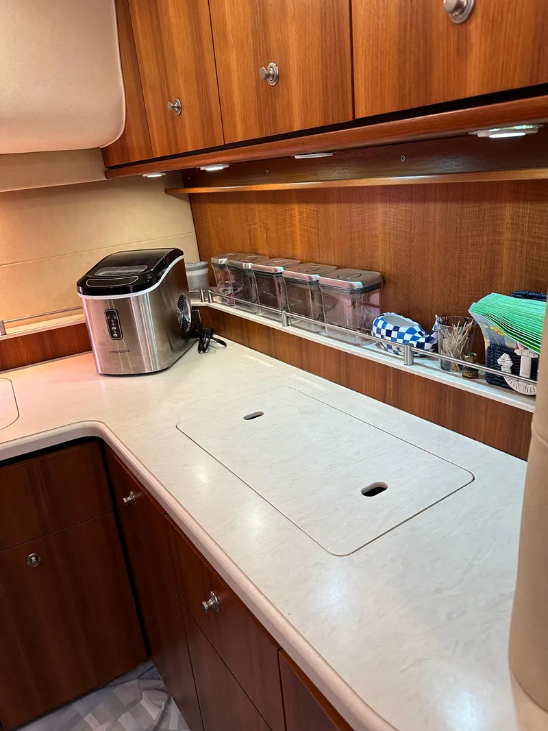 Slide: The Image of Tiara 4300 Sovran 2006 - 43