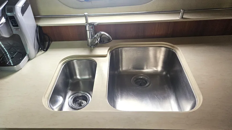 Slide: The Image of Tiara 4300 Sovran 2006 - 45